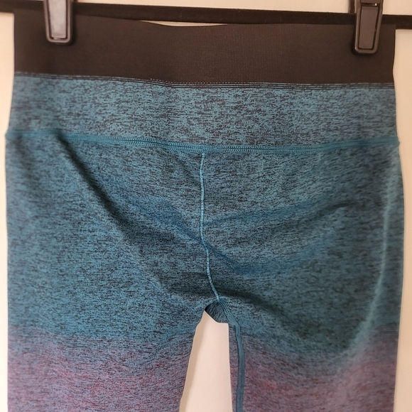 EUC Athleta Relay Capri Leggings Ombre Small - Picture 7 of 13